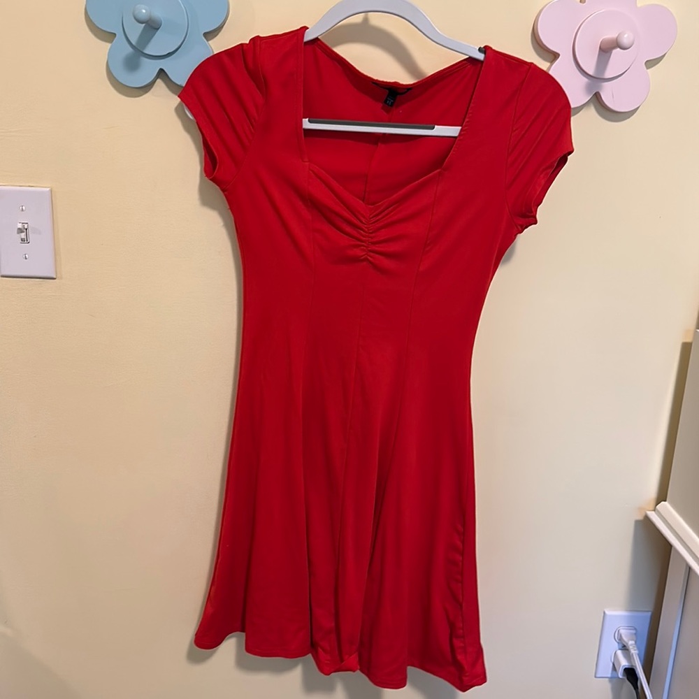 Red short sleeve dress